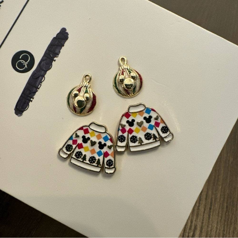 Disney x Baublebar 2 Pairs Christmas Holiday Stud Earrings Sweater Ornaments‎